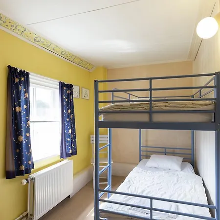 Vakantiehuis Cozy Farmhouse In With Lake Nearby Braamt
